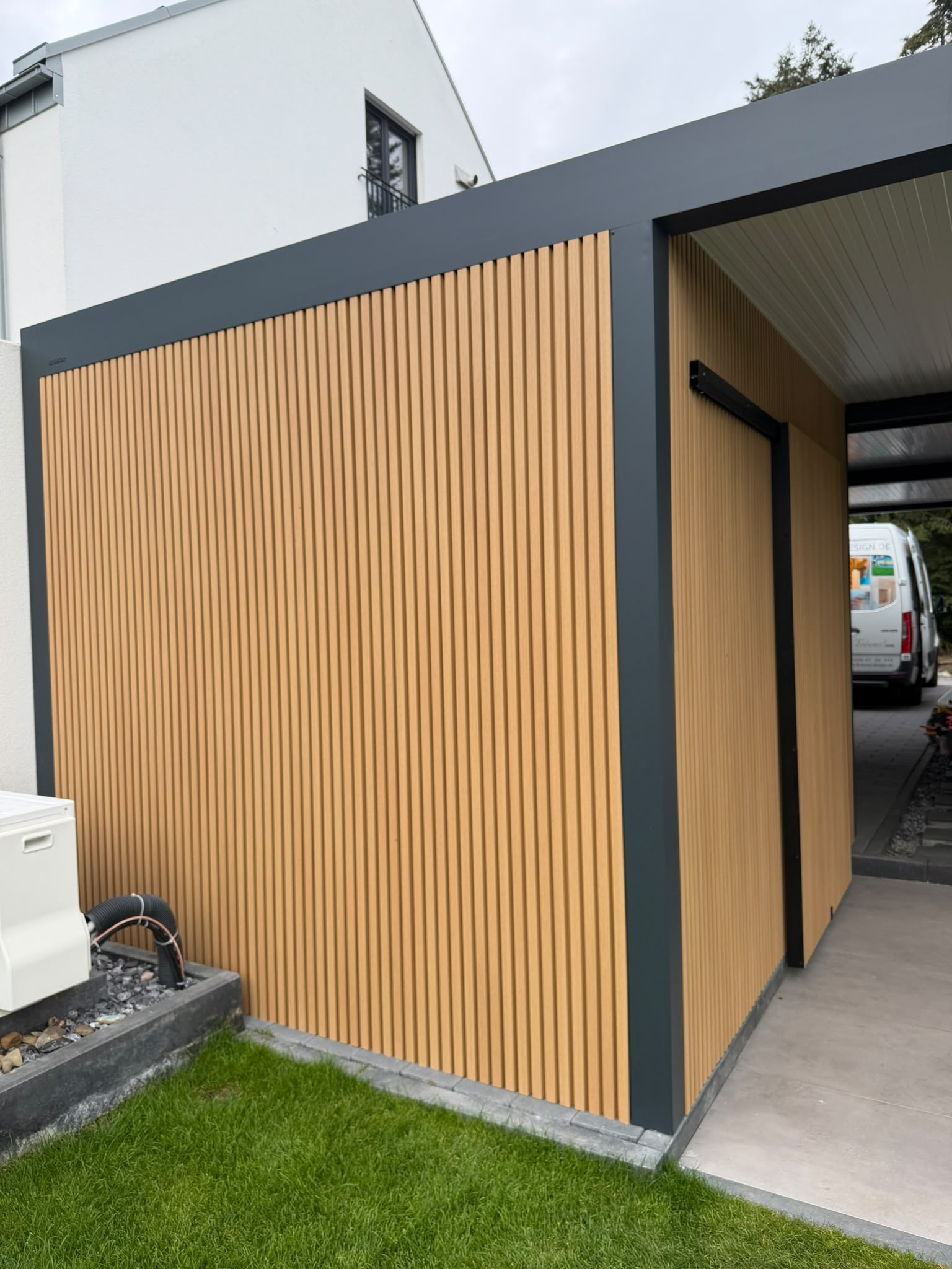 Terrassendach Seitenwand WPC Lamellen – Bild 6