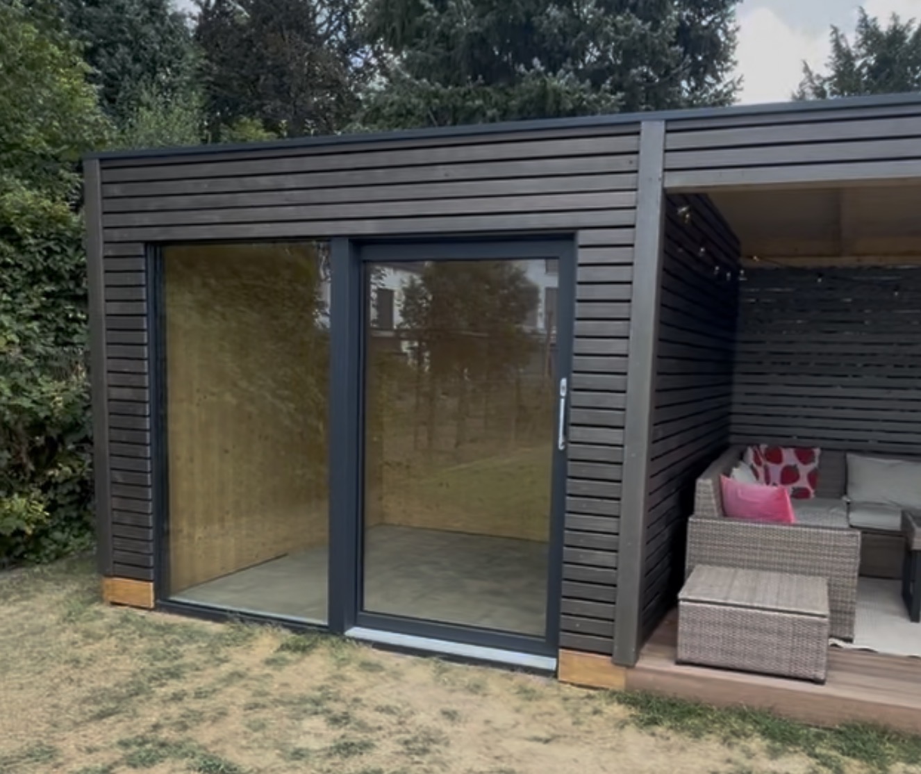 Garten-Lounge mit geschlossenem Gartenraum – Bild 7