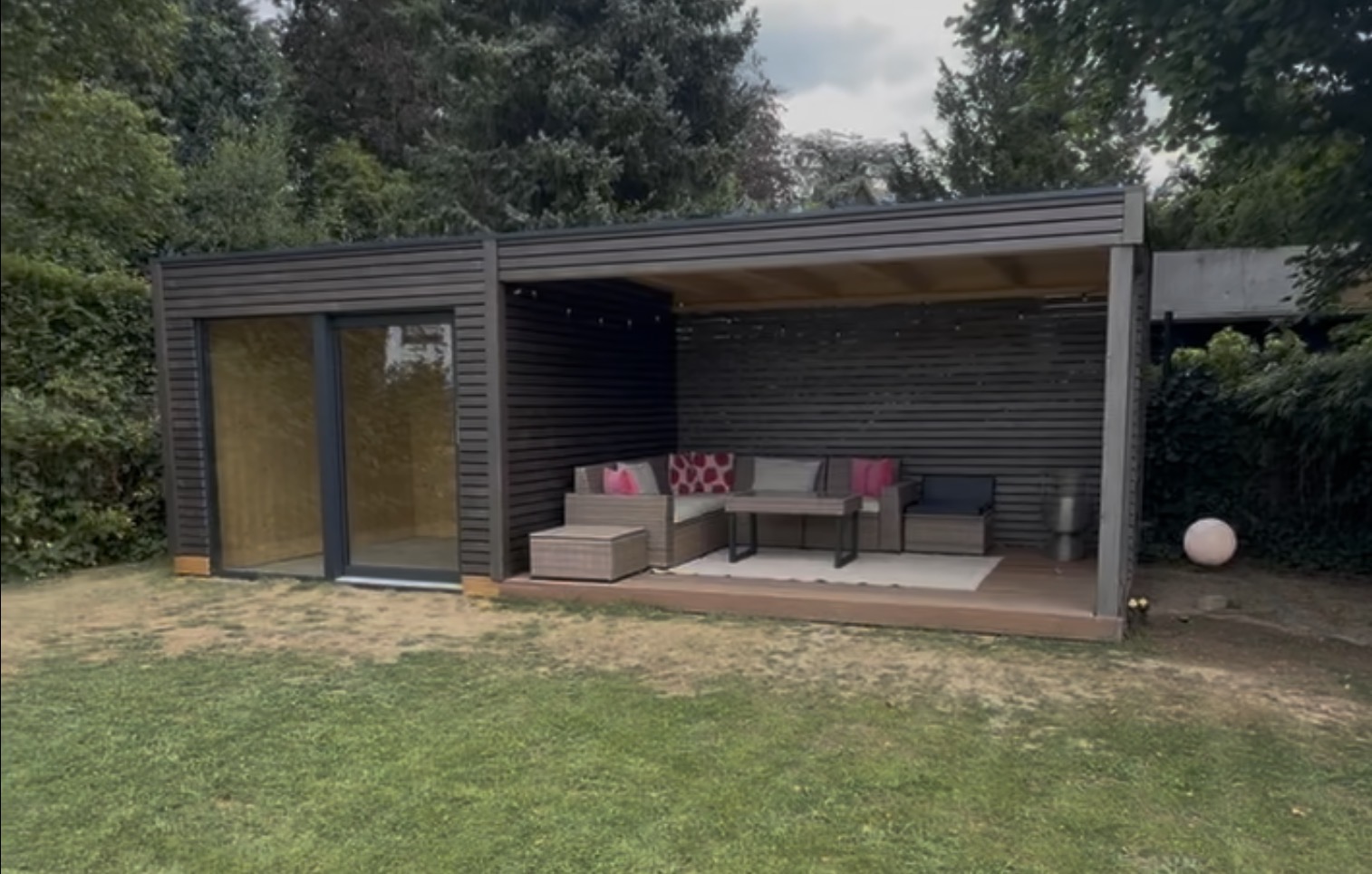 Garten-Lounge mit geschlossenem Gartenraum – Bild 5
