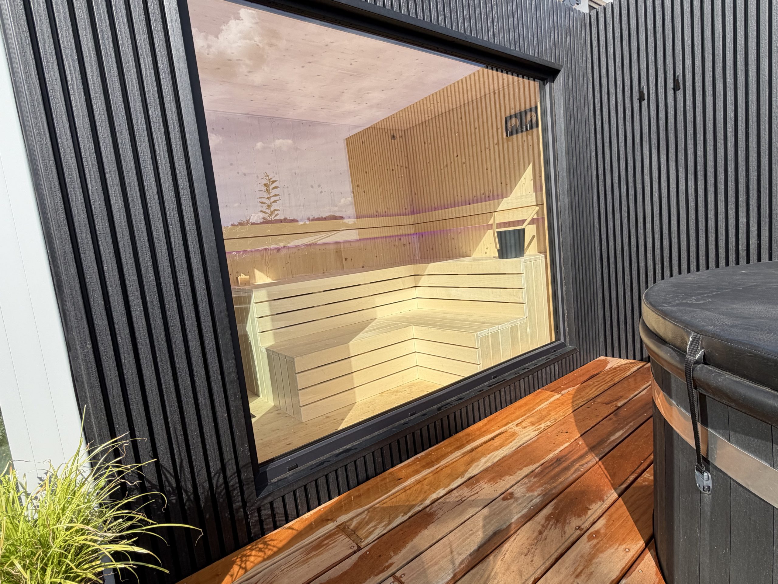 Outdoor-Sauna nach Maß mit HUUM Ofen | Wood-Design